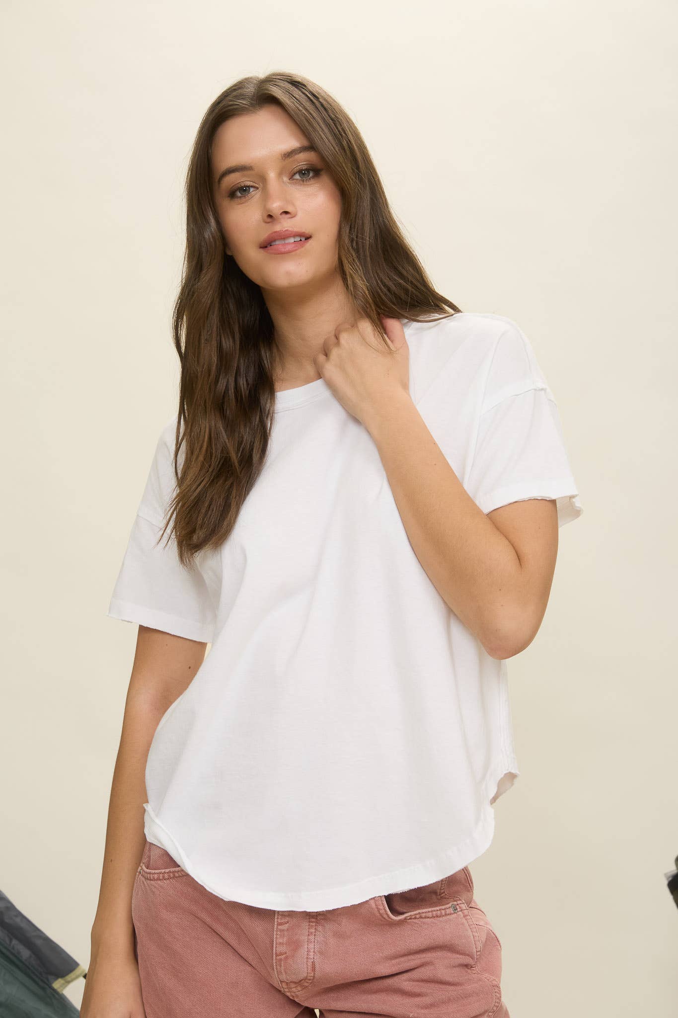EXPOSED SEAM SHORT SLEEVE TOP