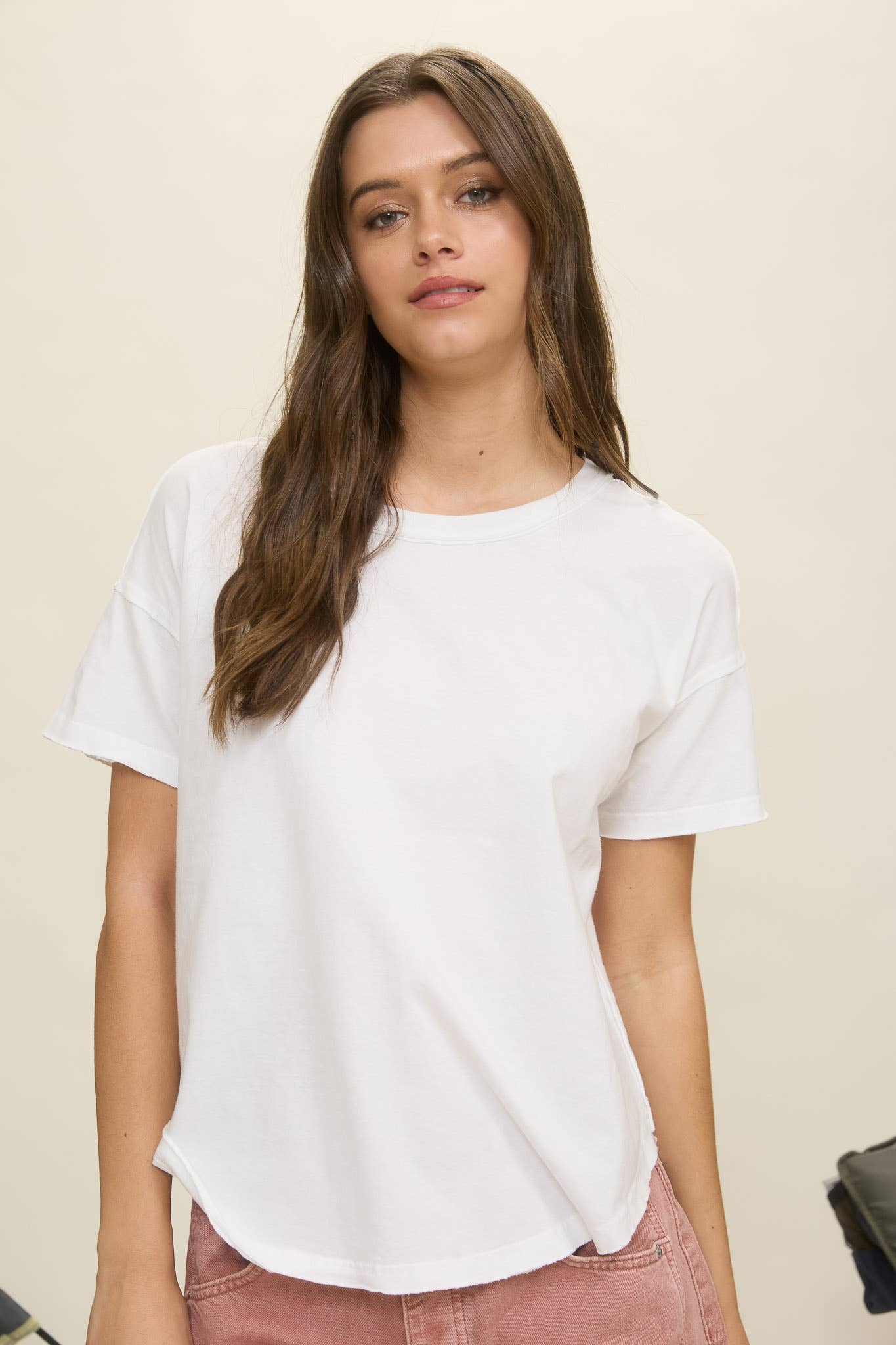 EXPOSED SEAM SHORT SLEEVE TOP