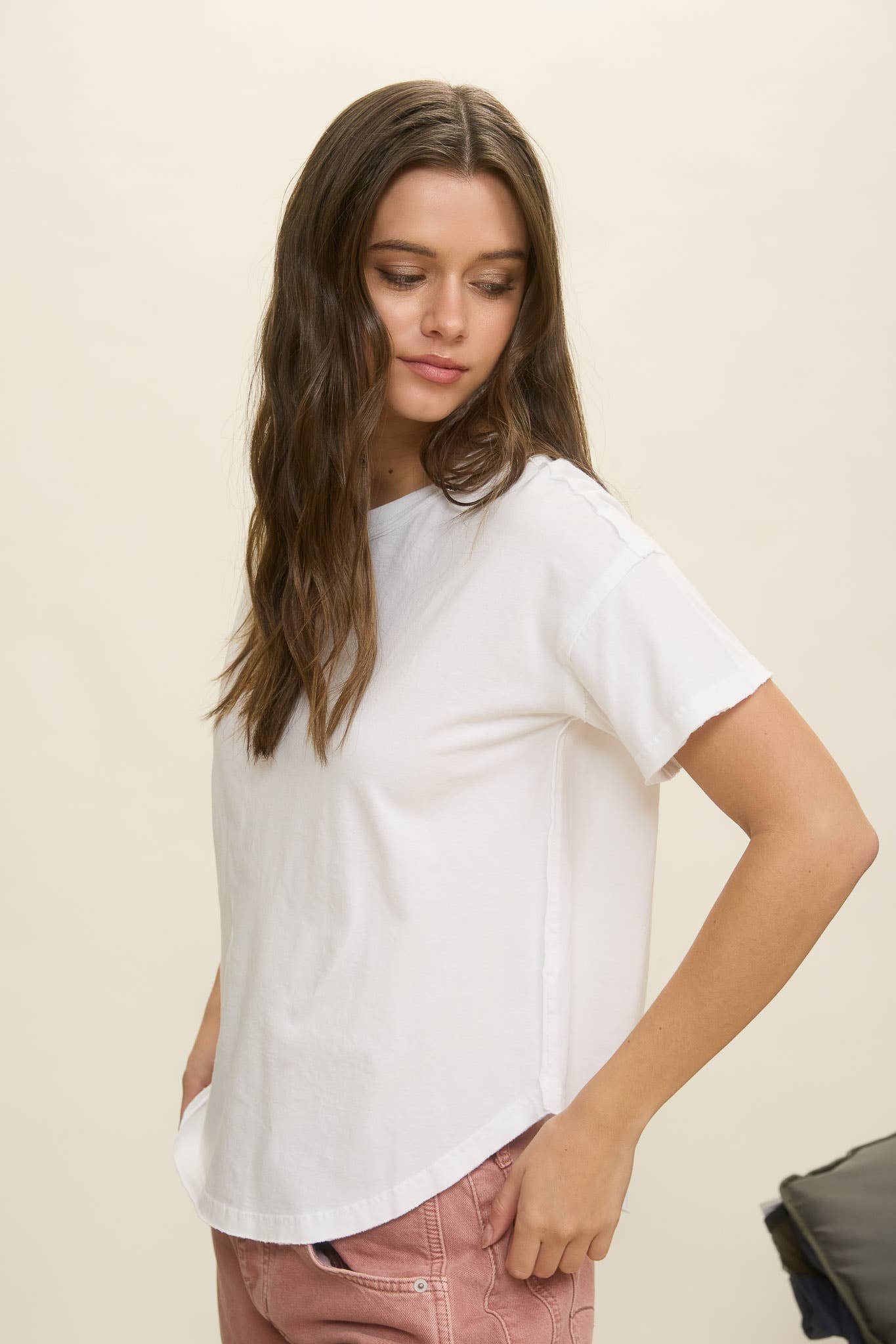 EXPOSED SEAM SHORT SLEEVE TOP
