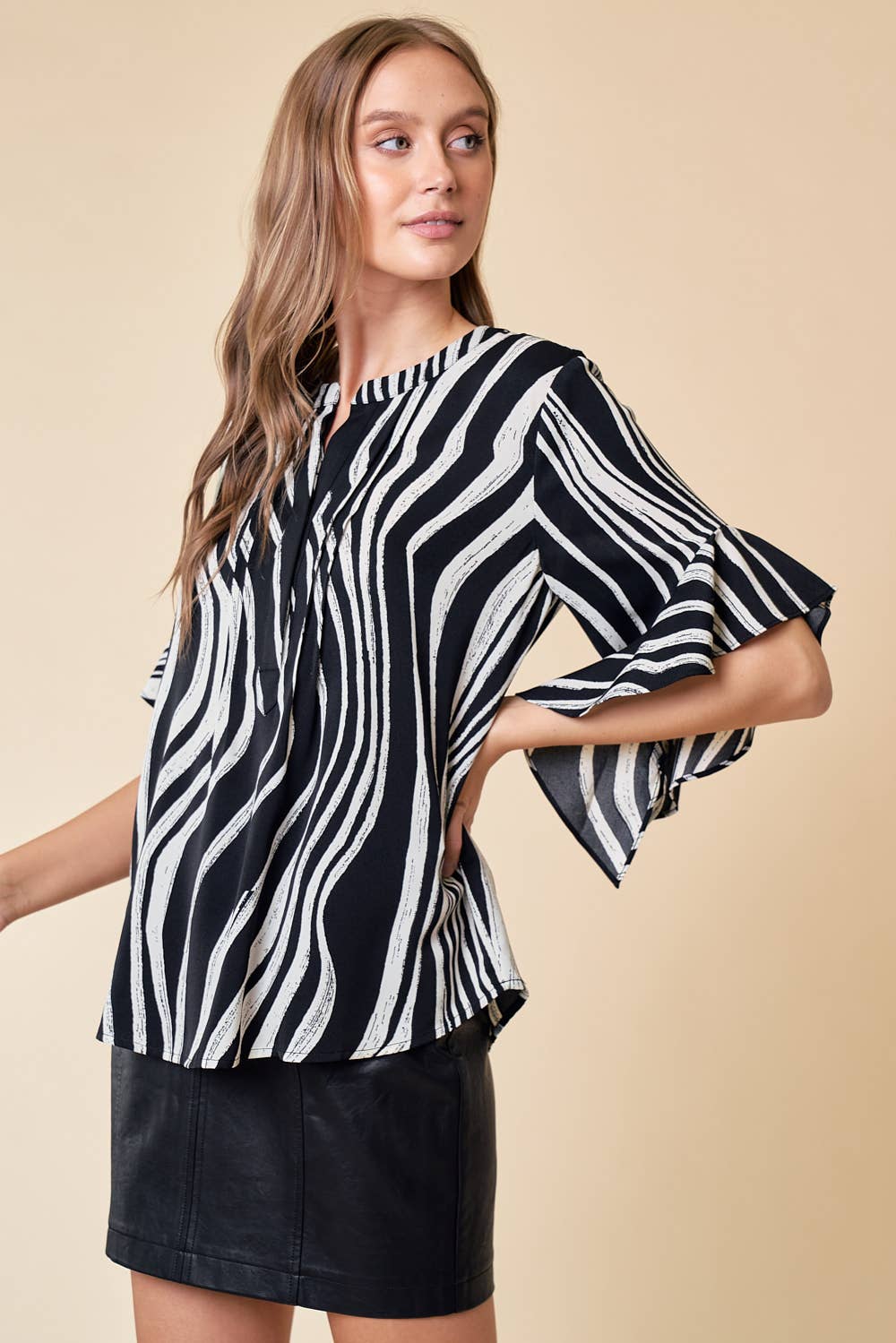 BRUSH STROKE V-NECK BLOUSE