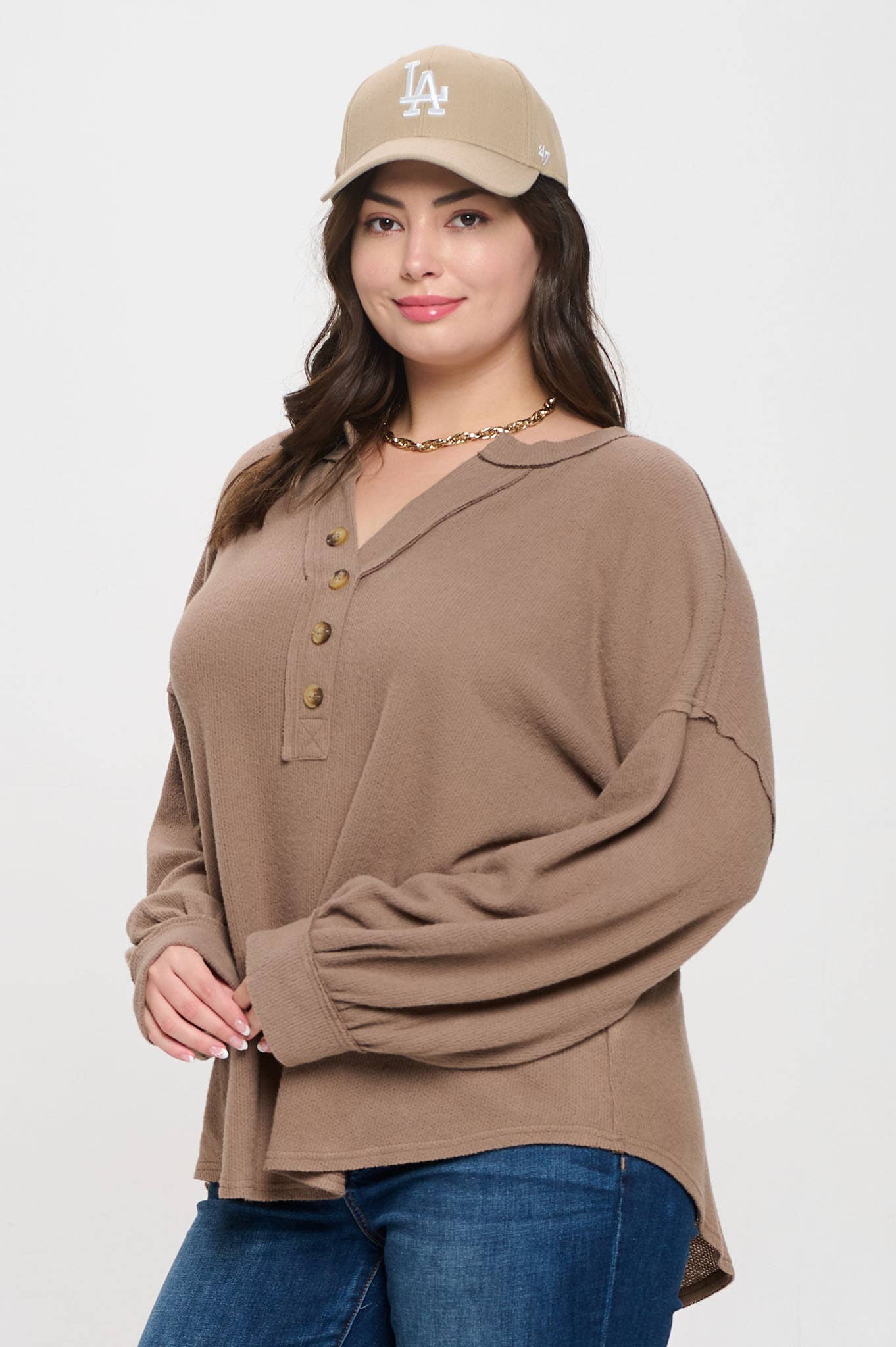 CURVY V-NECK HALF BUTTON TOP