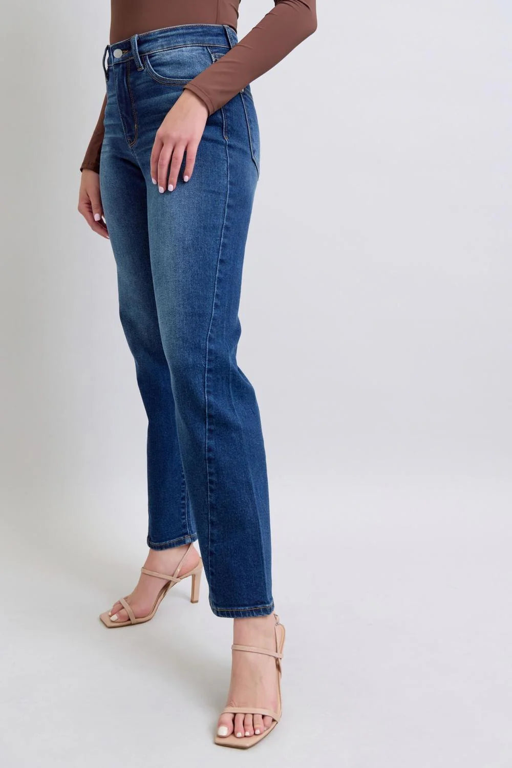 JB82629: Mid-Rise Side Seam Detail Straight Jeans