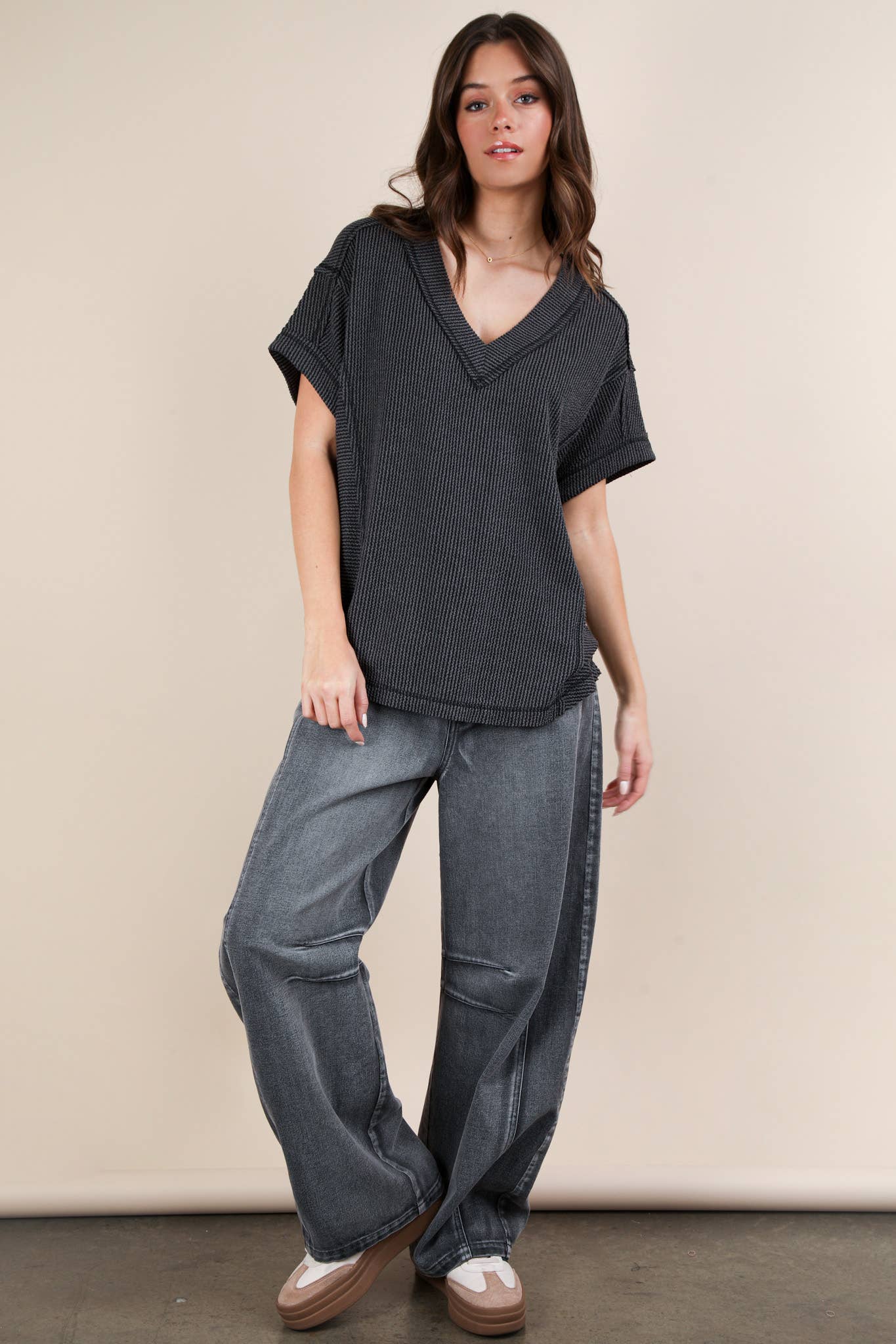 Curvy Ribbed Knit V-neck Top