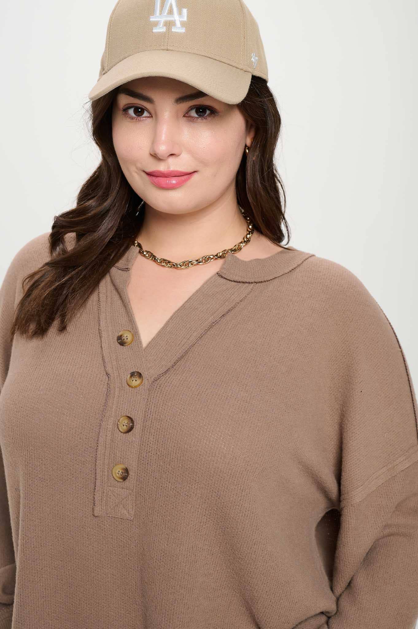 CURVY V-NECK HALF BUTTON TOP