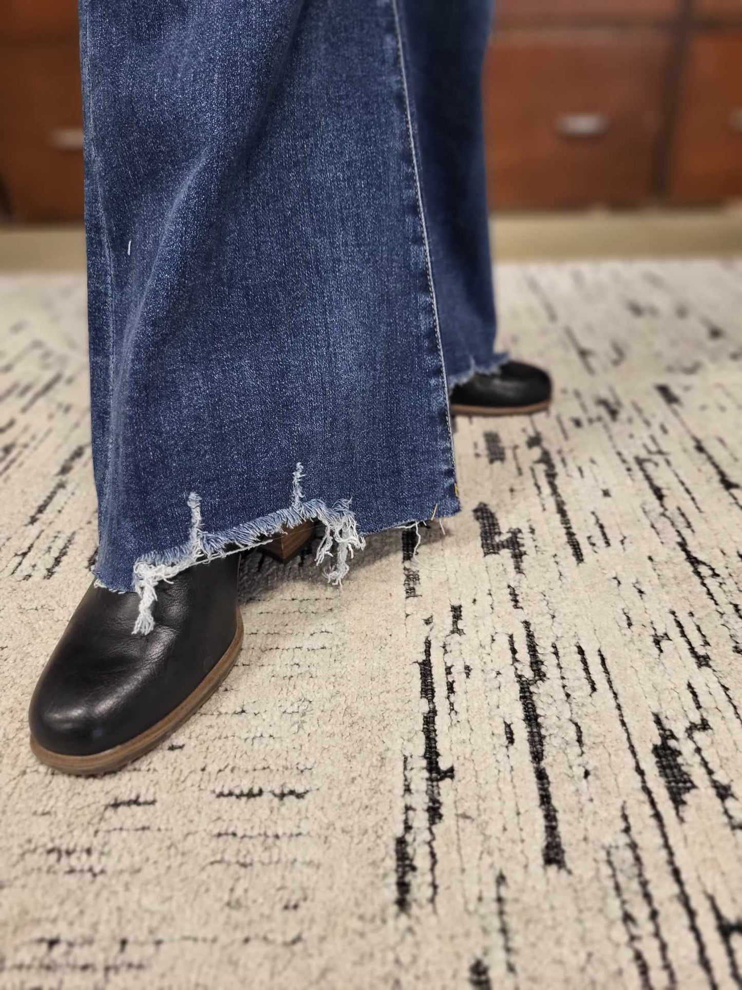 Kaylee Risen Jeans - HIGH RISE SLIM STRAIGHT JEANS