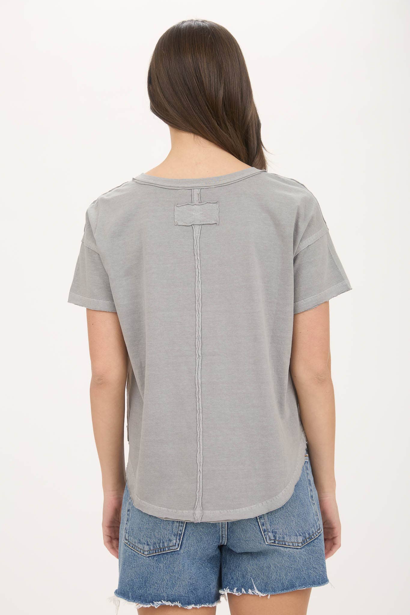 EXPOSED SEAM SHORT SLEEVE TOP