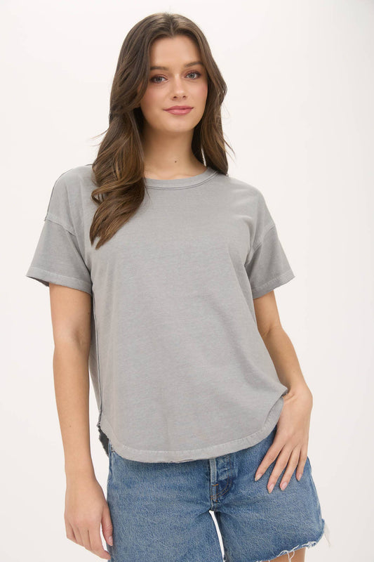 EXPOSED SEAM SHORT SLEEVE TOP