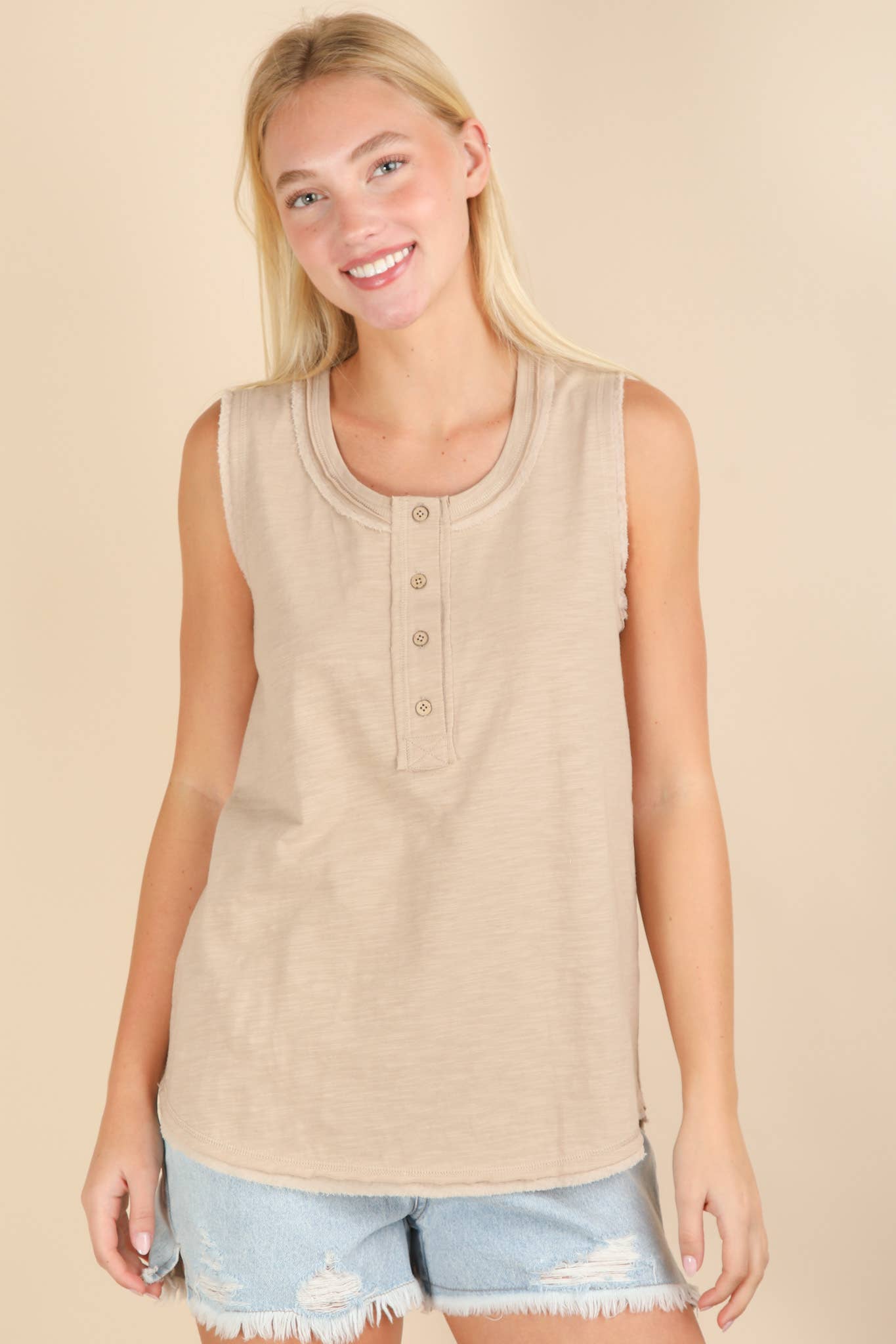 Raw edge button tank