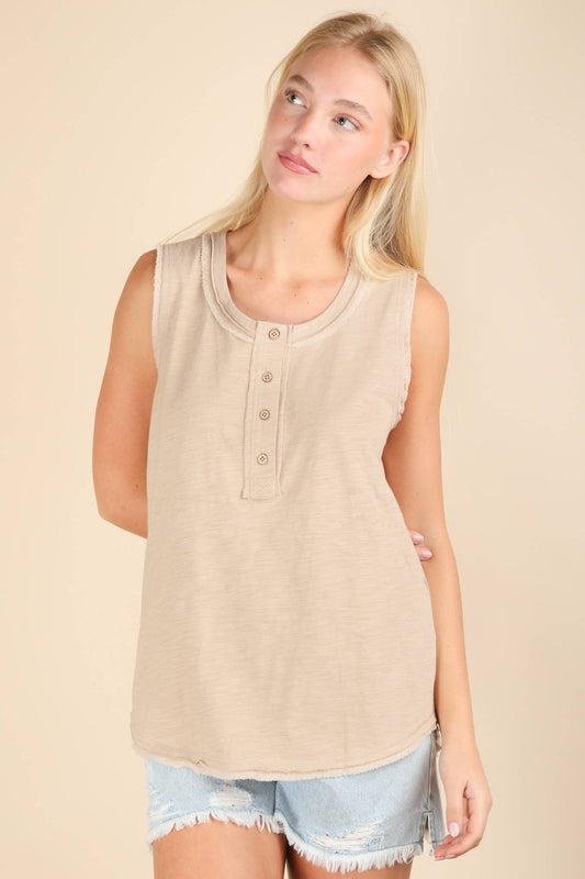Raw edge button tank