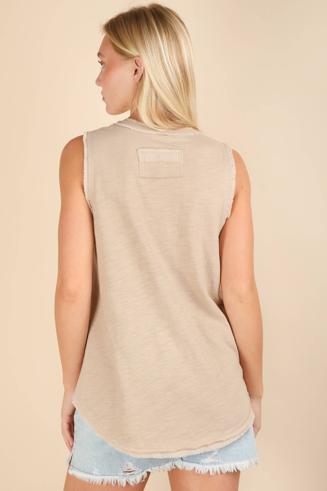 Raw edge button tank