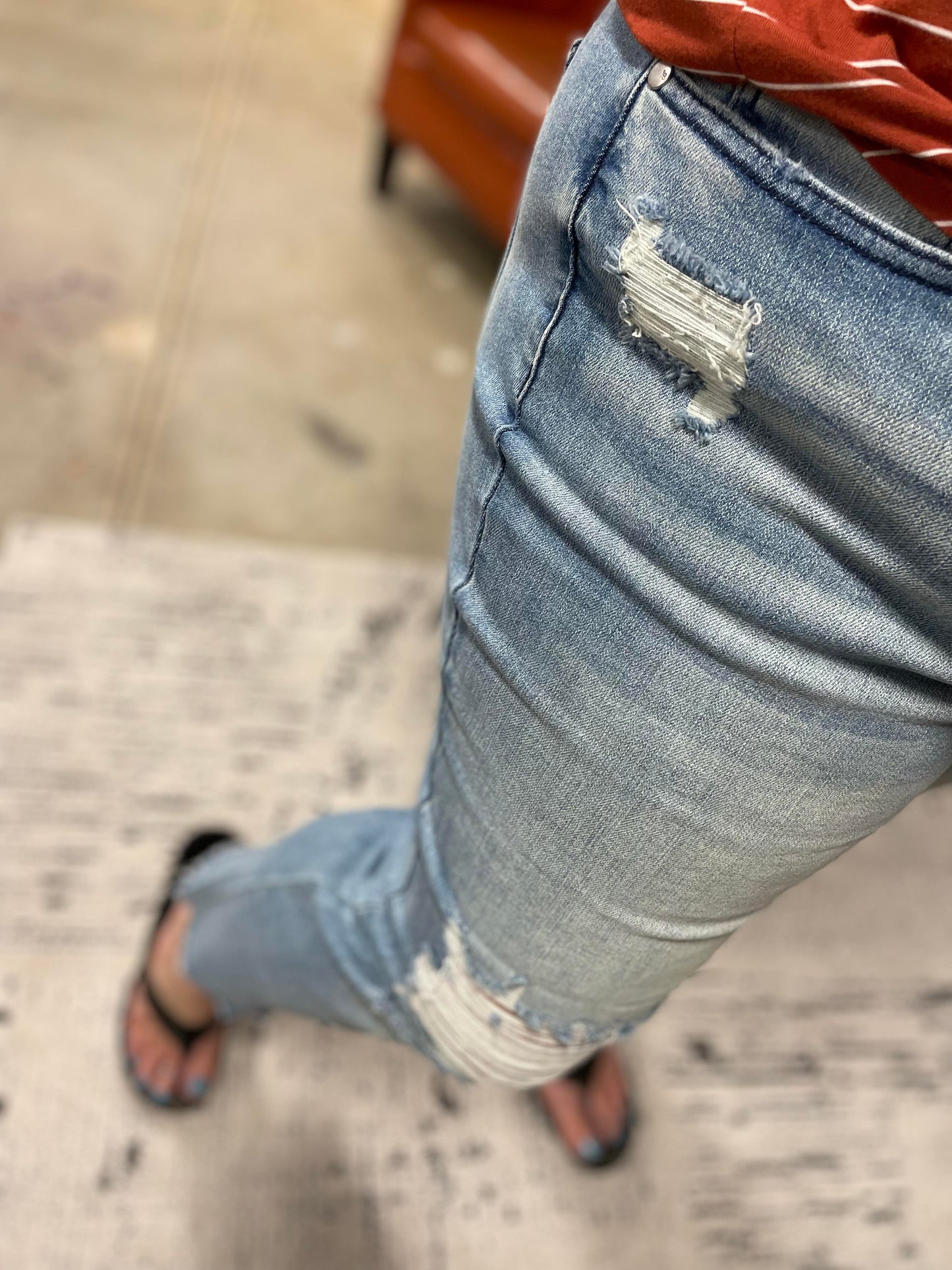 JB88512 Mid Rise Destoyed Jeans